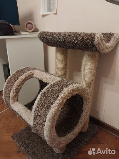 Кошачий домик с когтеточкой