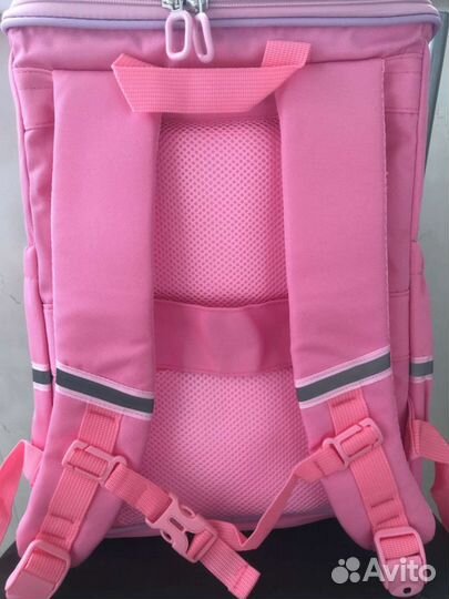 Новый школьный рюкзак для девочки