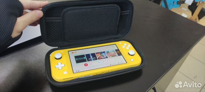 Nintendo switch lite с чехлом и картой памяти