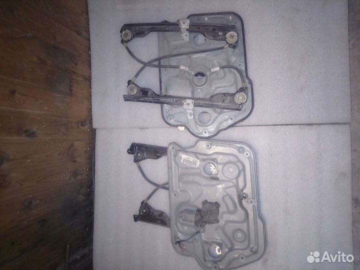 Стеклоподъемник передний Nissan Qashqai J10