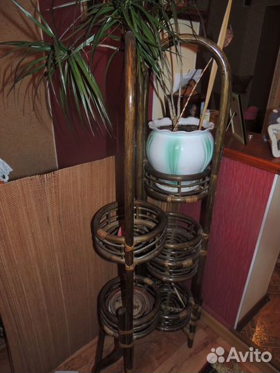 Подставка из натурального дерева для цветов