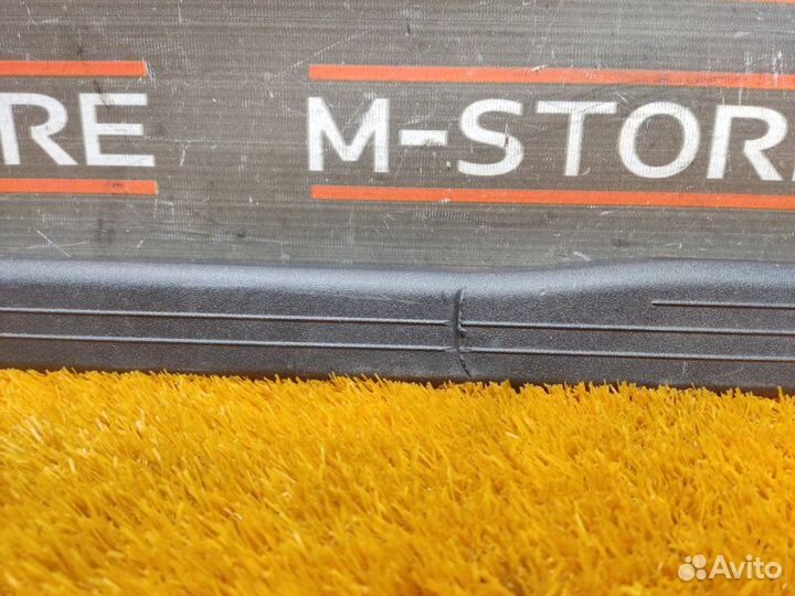 Накладка на порог салона правая Mercedes-Benz