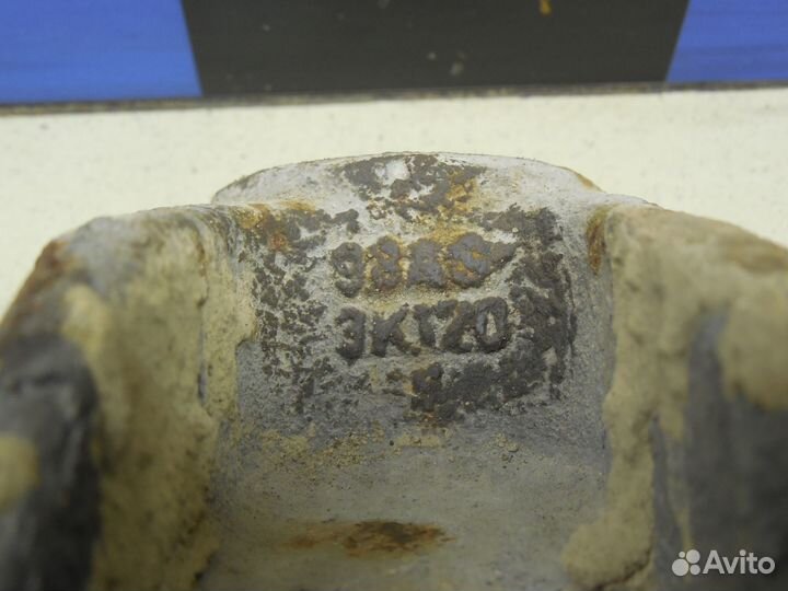 Кулак поворотный передний правый Focus I 1998-2004