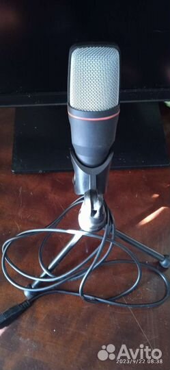 Студийный микрофон
