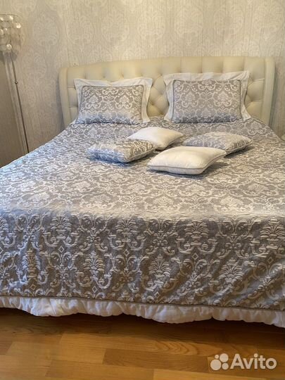Комплект покрывало и 6 подушек