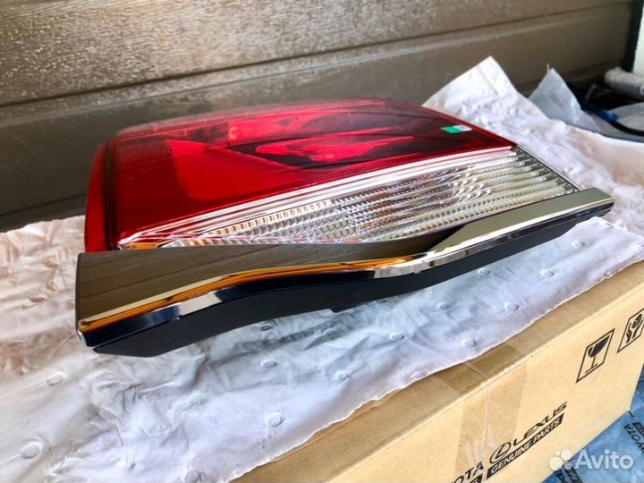 Фонарь багажника задний правый Toyota Lc 200