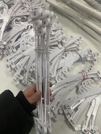 Крючки вешалки