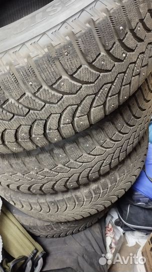 Bridgestone Blizzak Spike-01 245/65 R17