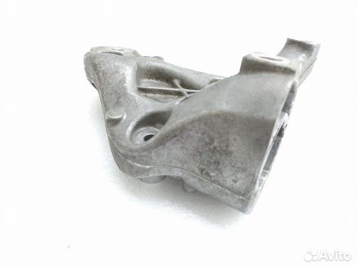 Кронштейн компрессора кондиционера Volkswagen