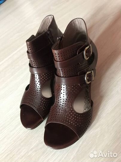 Новые итальянские кожаные туфли Carnaby