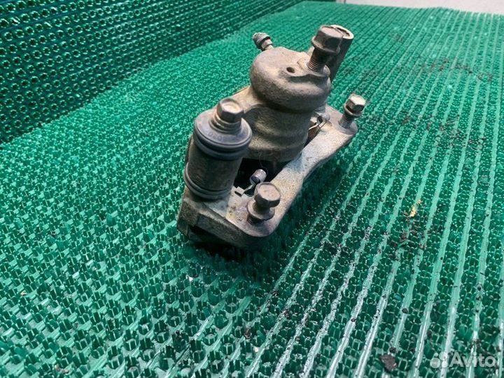 Суппорт тормозной левый Toyota Vista SV35 3SFE