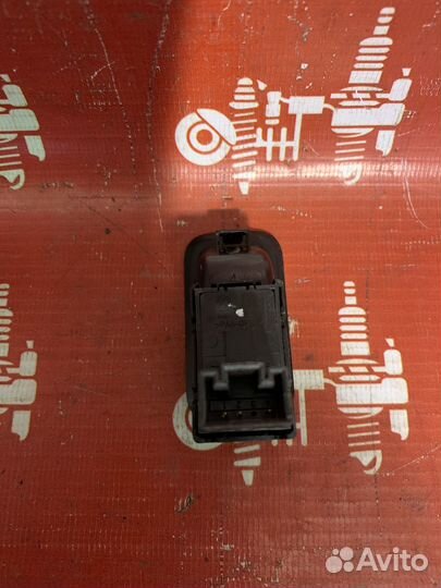 Volkswagen Polo Кнопка стеклоподъемника