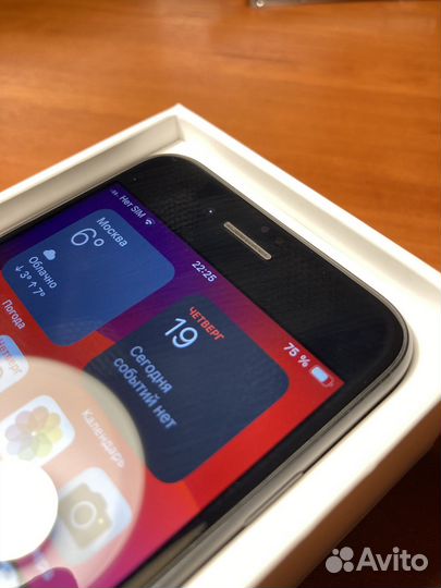 iPhone SE, 64 ГБ