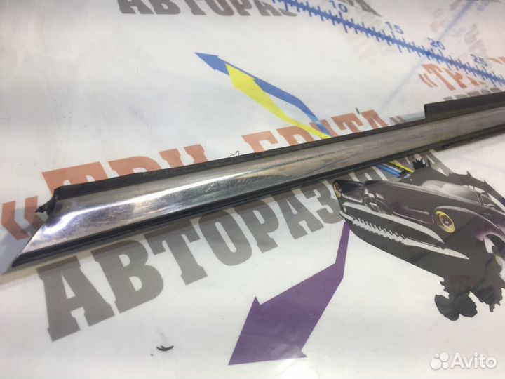 Тойота Камри Молдинг стекла передний левый