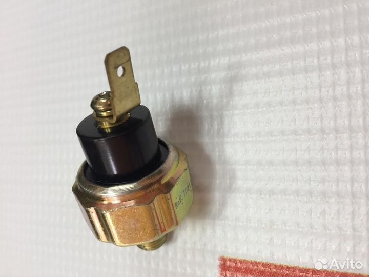 Датчик аварийного давления масла