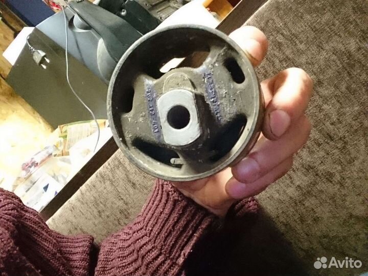 Подушка двигателя volkswagen golf 2 левая