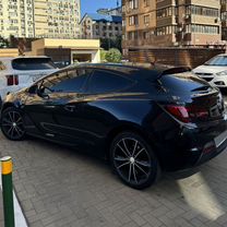 Opel Astra GTC 1.4 AT, 2012, 134 000 км, с пробегом, цена 725 000 руб.