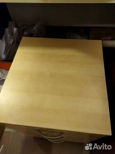 Тумба выкатная с ящиками на колесах