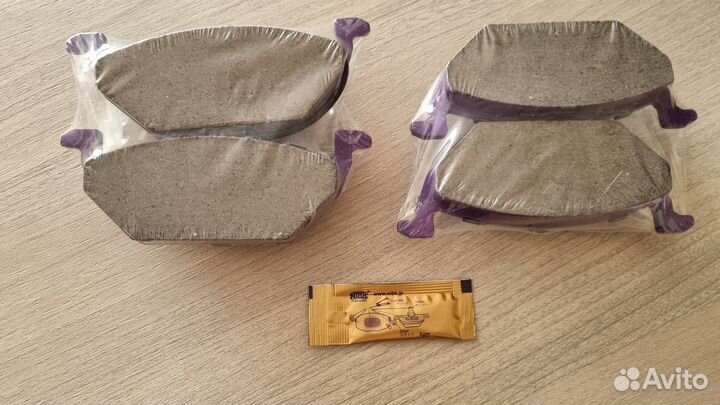 Дисковые тормозные колодки передние