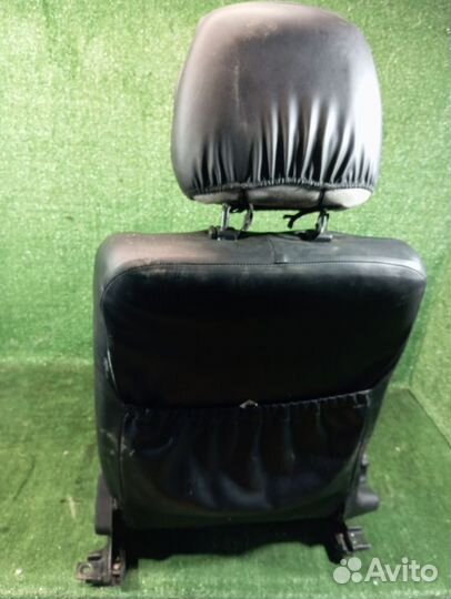 Сиденье переднее правое Mitsubishi Carisma