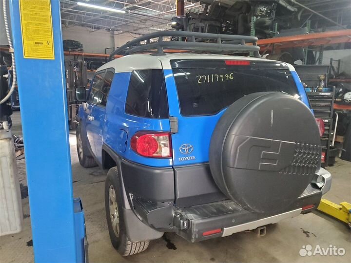 Разбор на запчасти Toyota FJ Cruiser