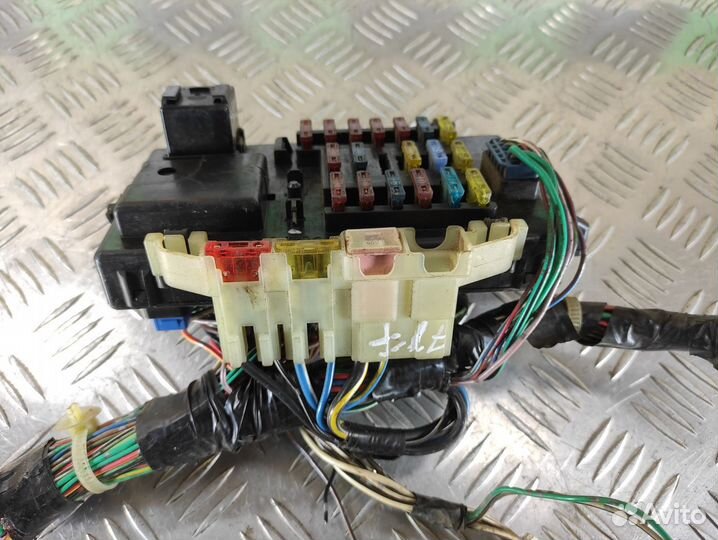 Блок предохранителей моторный Daihatsu Atrai 7