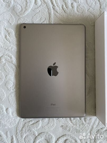 Планшет Apple iPad (2017) 32Gb