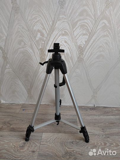 Мольберт тринога