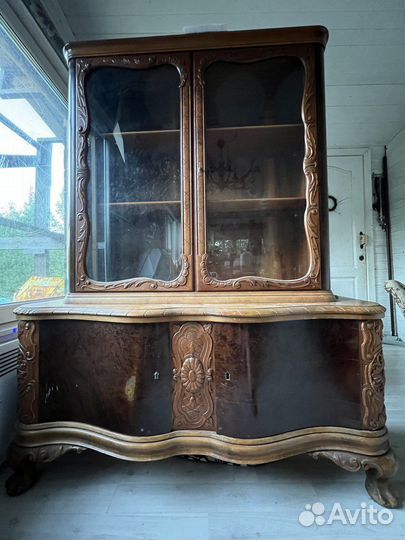 Старинный шкаф буфет горка
