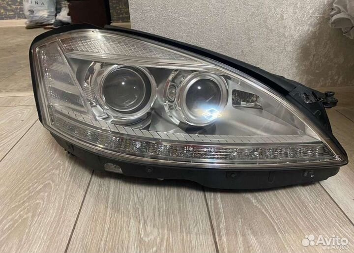 Фара правая на W221