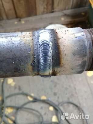 Перенос газовых труб. Сварка труб. Сварщик