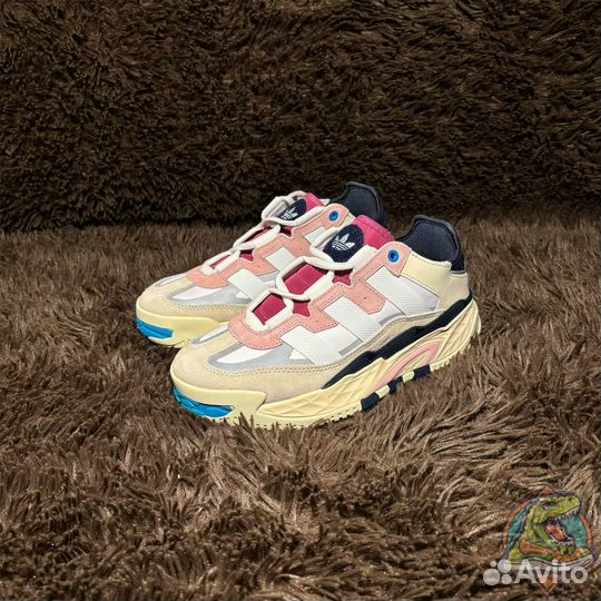 Кроссовки женские Adidas Niteball