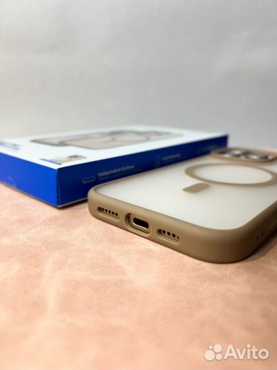 Чехол на iPhone 16 Pro / 16 Pro Max с MagSafe