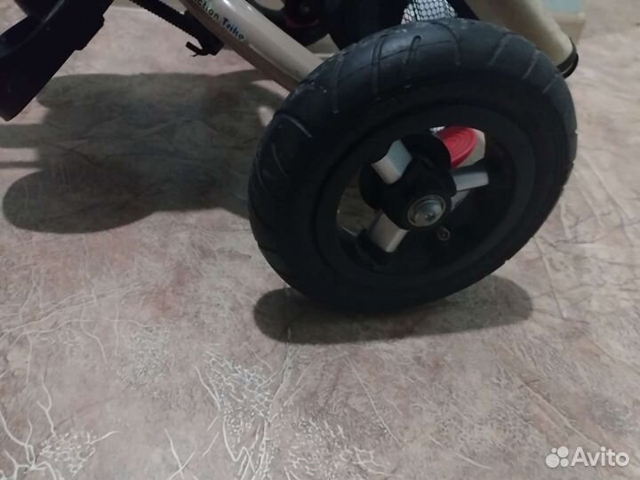 Трехколесный велосипед с родительской ручкой