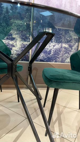 Стол со стульями (витринные образцы)