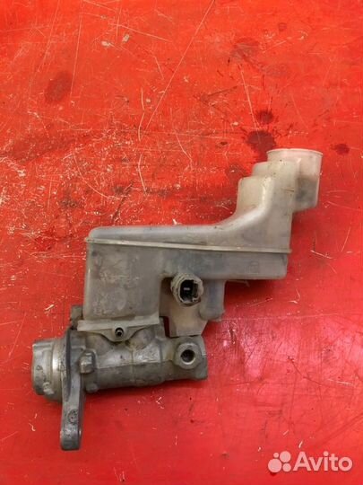 Главный тормозной цилиндр Toyota Camry XV40