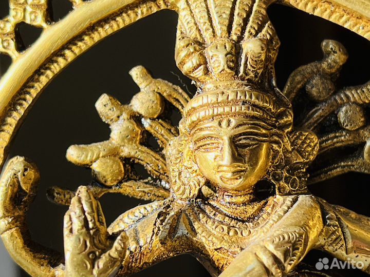 Четки, статуэтка Шивы, Петуха и др