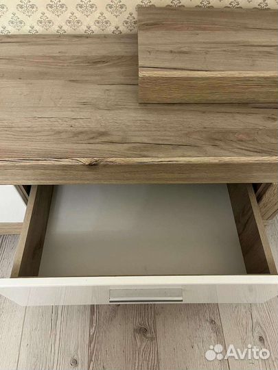 Тумба-шкаф под тв