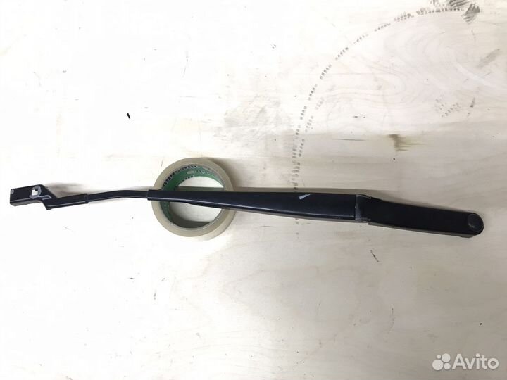 Поводок стеклоочистителя Passat B7