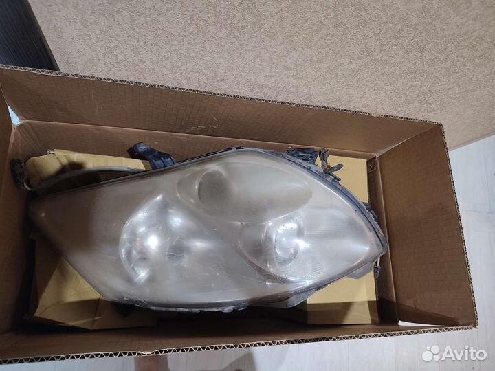 Фары на toyota auris