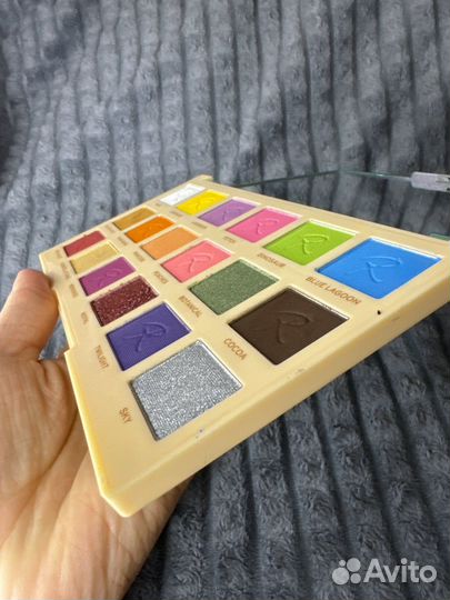 Палетки теней revolution roxi