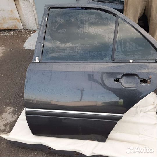 Дверь на Mercedes C 202