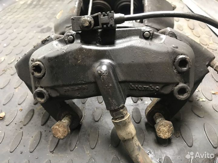 Комплект передних суппортов Mercedes-Benz 220