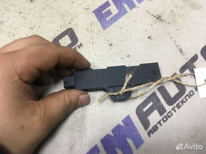 Антенна бесключевого доступа бмв 730D F01 седан