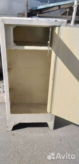 Сейф металлический