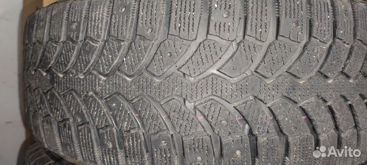 Bridgestone Blizzak Spike-01 215/65 R16