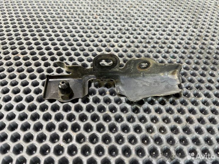 Крепление бампера лев. зад. Toyota Land Cruiser Pr