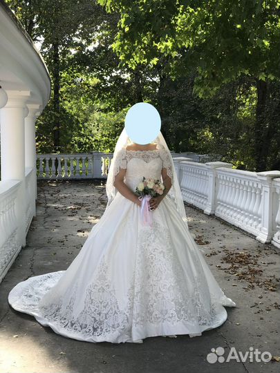 Свадебное платье со шлейфом