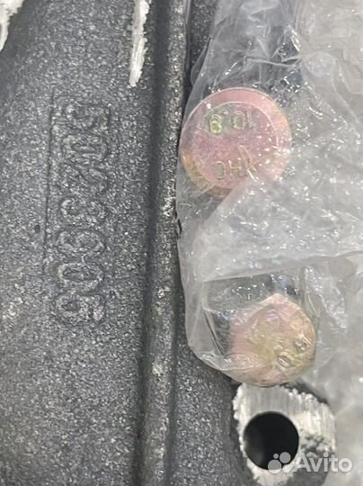 Выпускной коллектор Chrysler Dodge Ram 5.7L V8