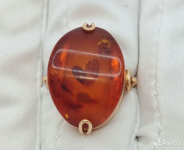 Золотое кольцо с камнем 18р